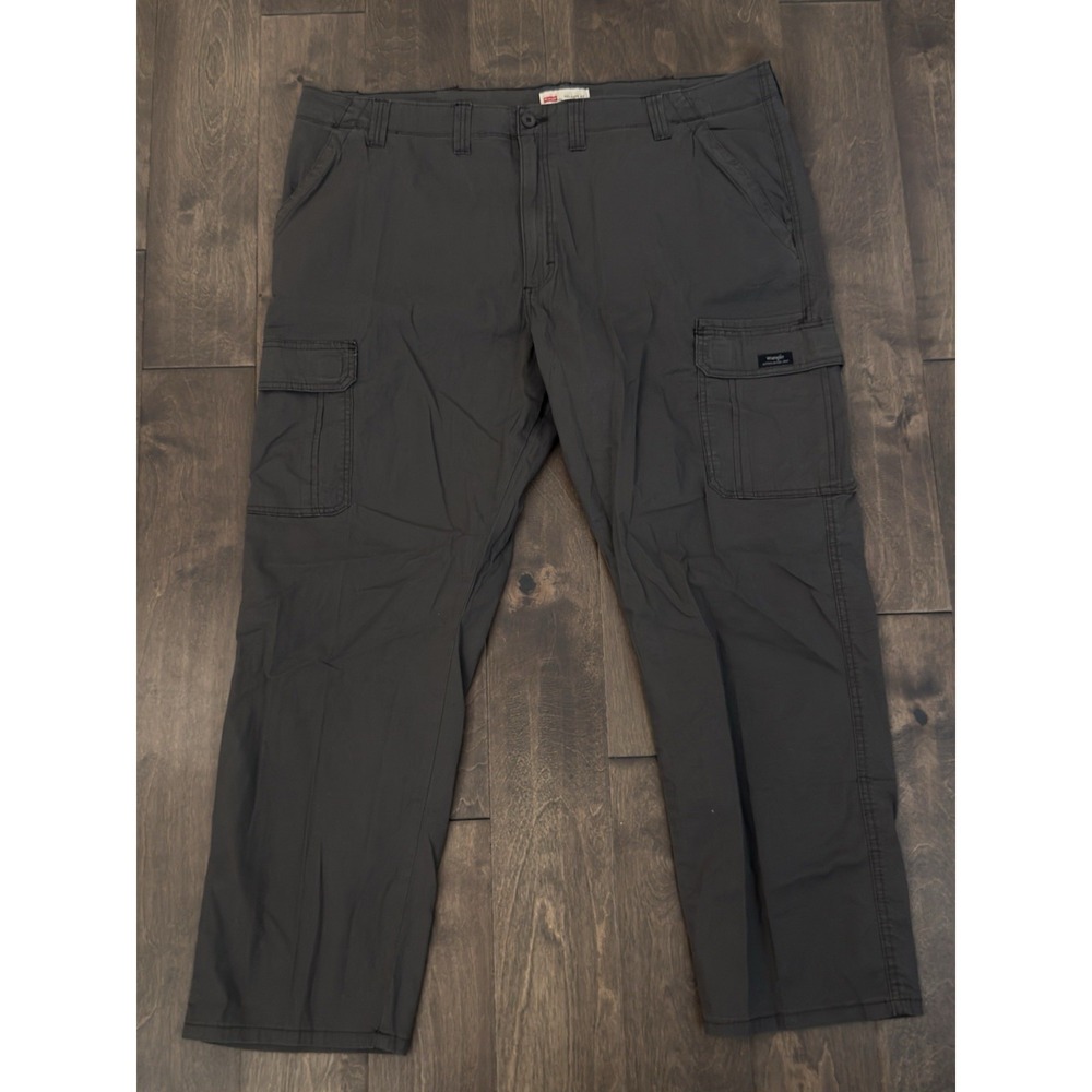 NWT Wrangler Mens Olive Brown Relaxed Fit Stretch Cargo Pocket Pants Size 44X30